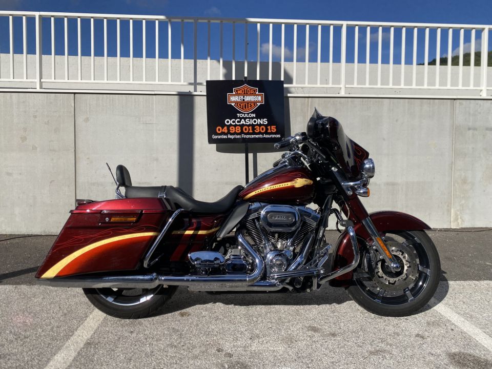 HARLEY-DAVIDSON TOURING STREET GLIDE 1800 CVO 4