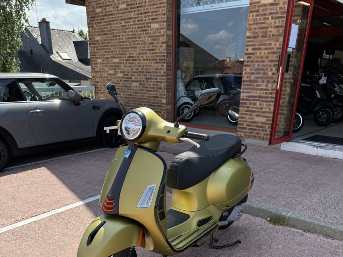 VESPA GTS SUPER SPORT 4