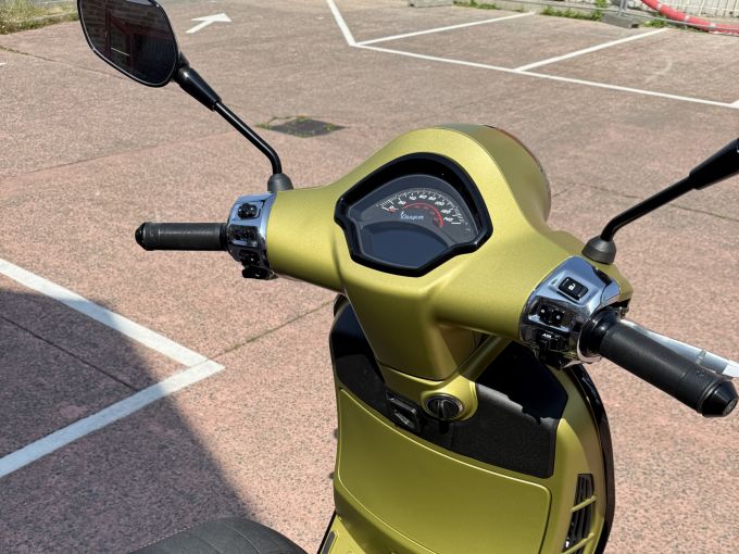 VESPA GTS SUPER SPORT 4