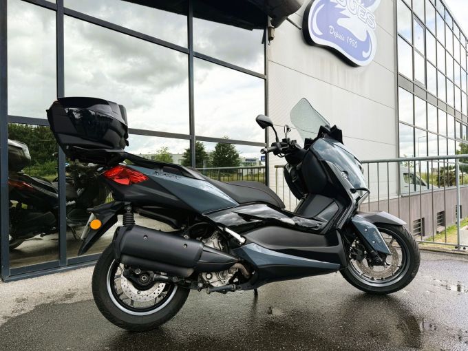 YAMAHA XMAX 300 Tech Max 4