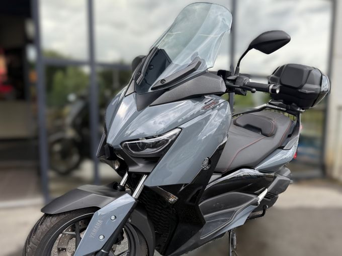 YAMAHA XMAX 300 Tech Max 4