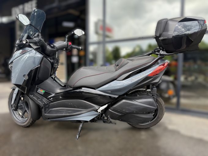 YAMAHA XMAX 300 Tech Max 4
