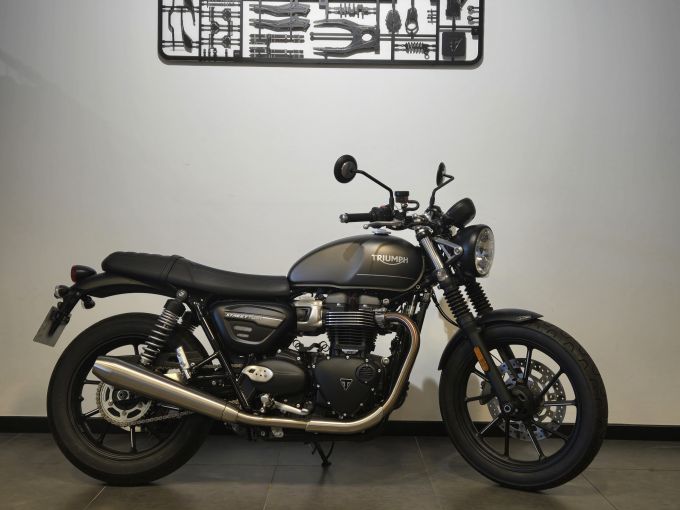 TRIUMPH STREET TWIN  900 4
