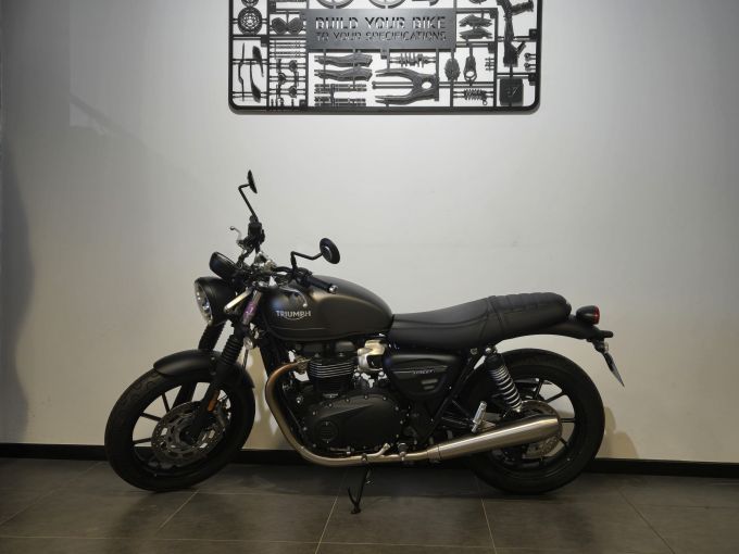 TRIUMPH STREET TWIN  900 4