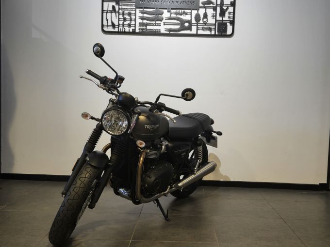 TRIUMPH STREET TWIN  900 4