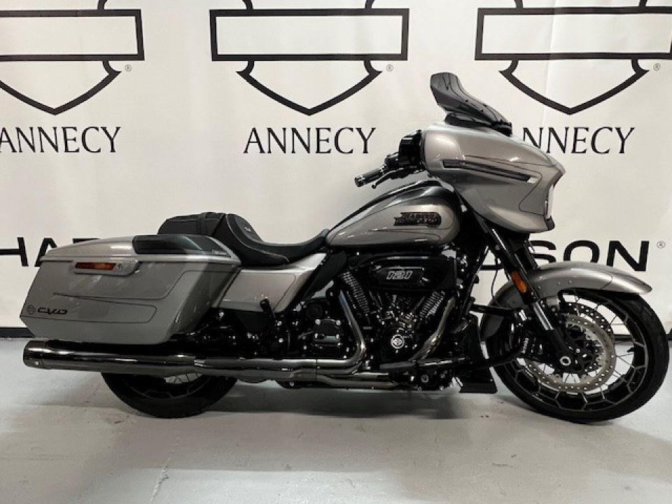 HARLEY-DAVIDSON TOURING STREET GLIDE 1923 CVO  4