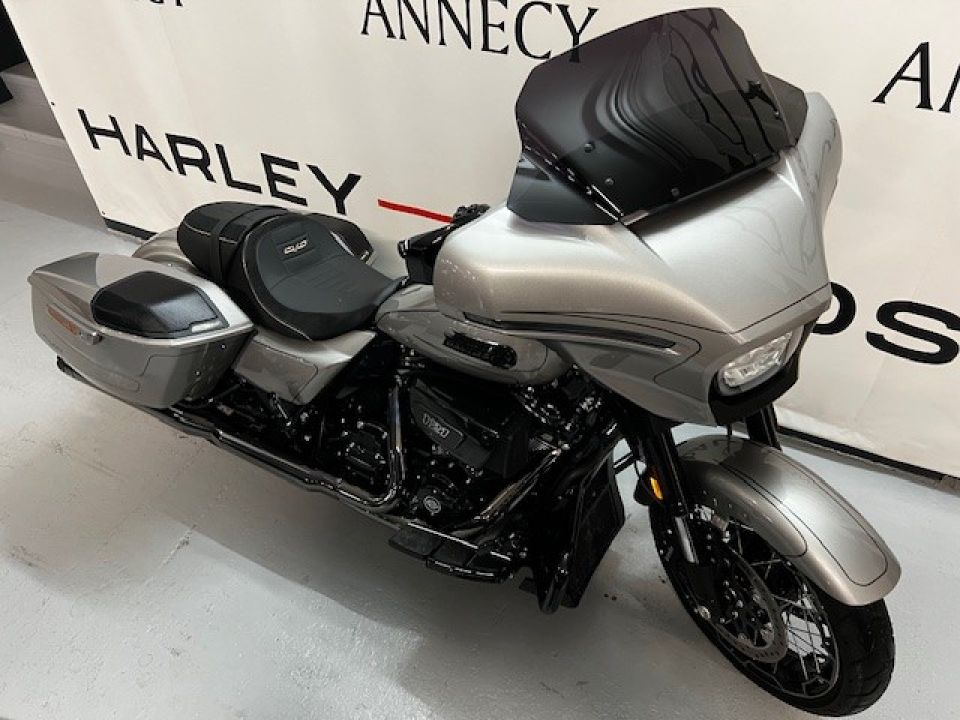 HARLEY-DAVIDSON TOURING STREET GLIDE 1923 CVO  4