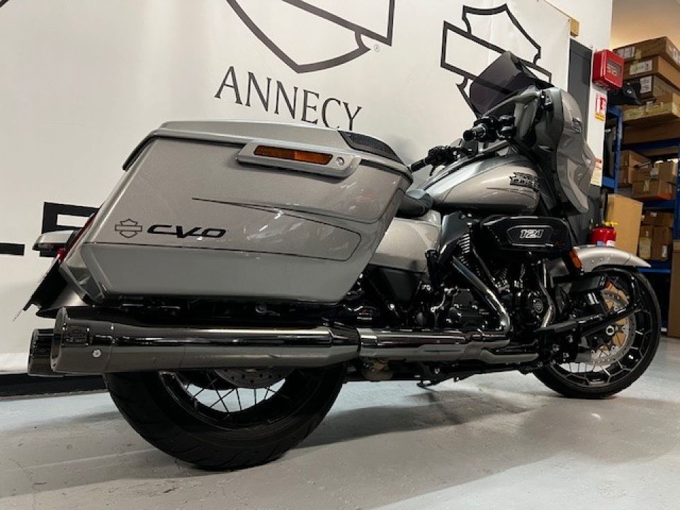 HARLEY-DAVIDSON TOURING STREET GLIDE 1923 CVO  4