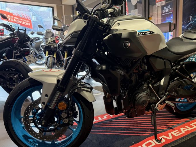 YAMAHA MT-07 (47.5CV) 4