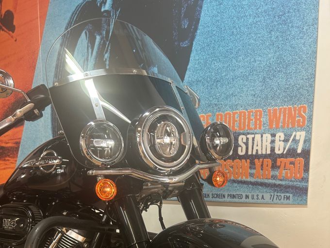 HARLEY-DAVIDSON SOFTAIL HERITAGE 1868 CLASSIC 4