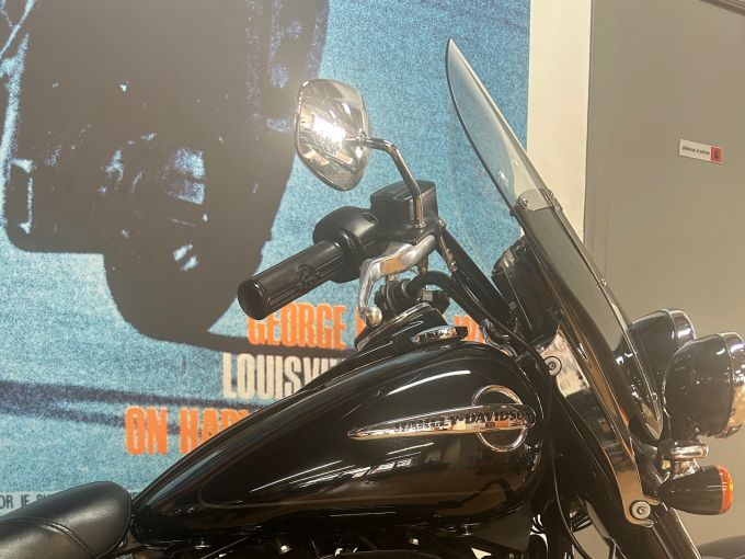 HARLEY-DAVIDSON SOFTAIL HERITAGE 1868 CLASSIC 4