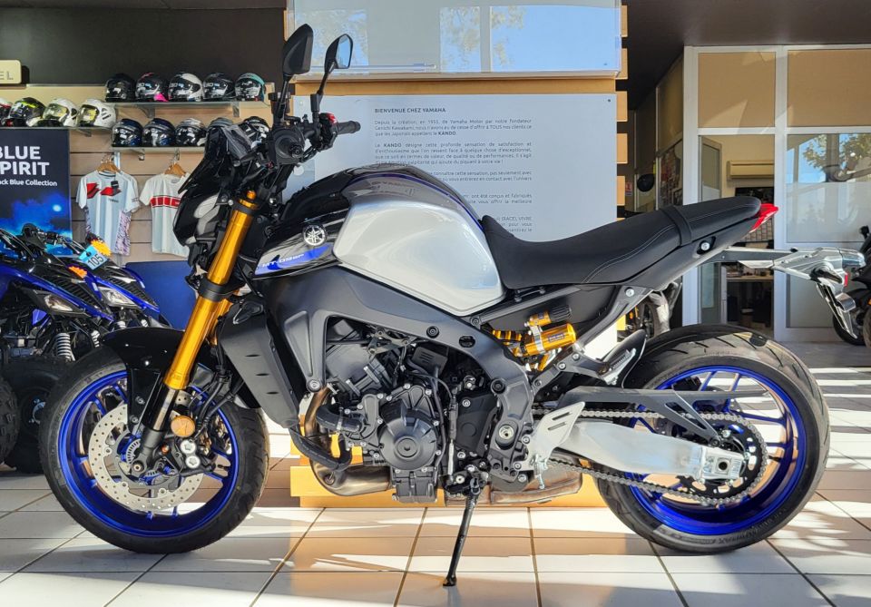 YAMAHA MT-09 SP 4