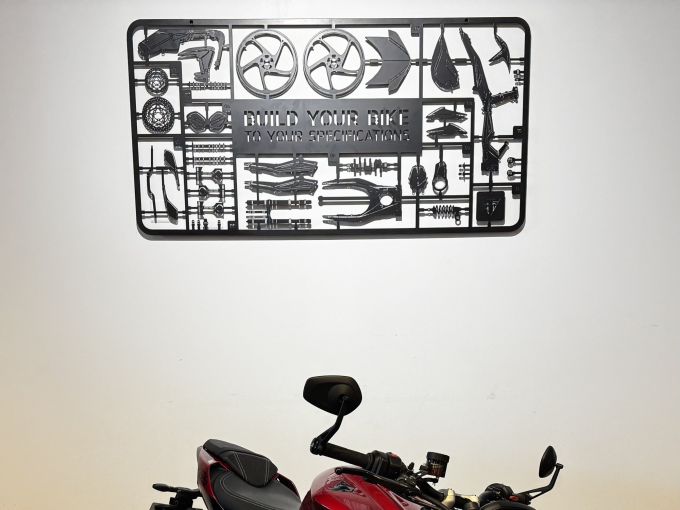 TRIUMPH STREET TRIPLE 765 RS 4