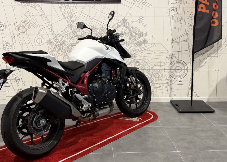 HONDA CB 750 HORNET 4