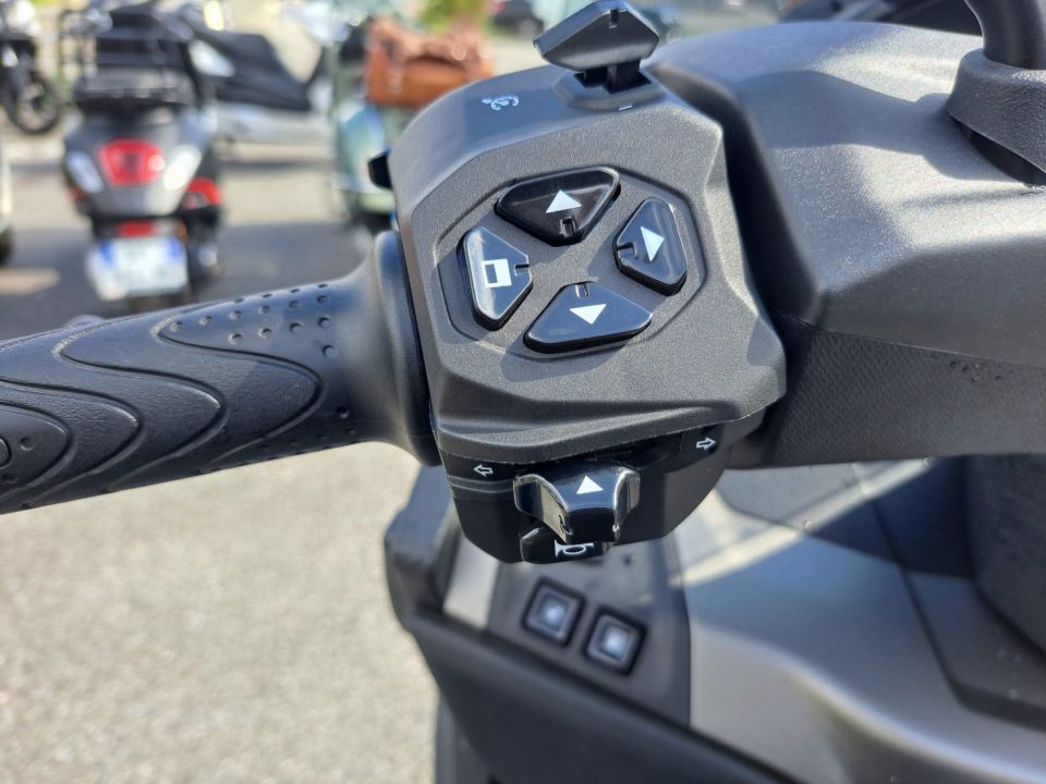 PIAGGIO MP3 530 HPE EXCLUSIVE 4