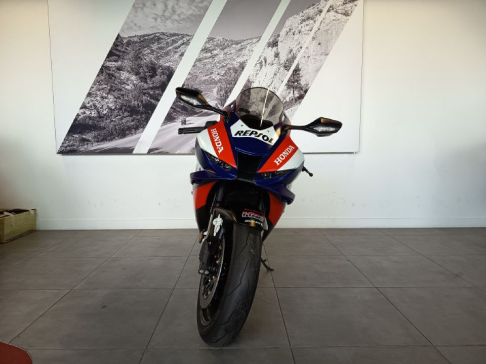 HONDA CBR1000RR FIREBLADE 4