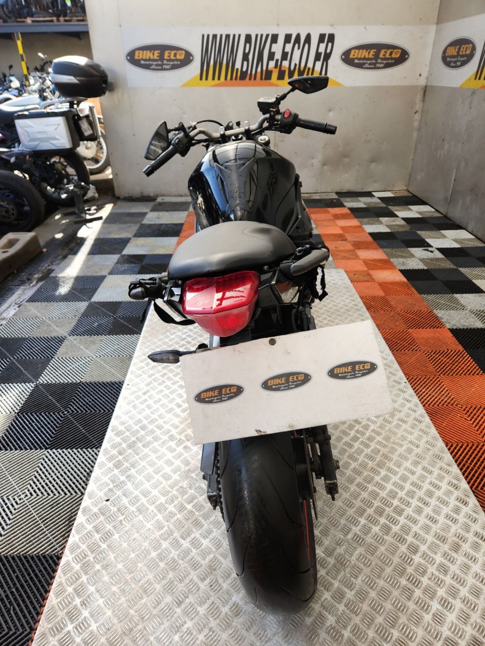 YAMAHA XJ6-N 4