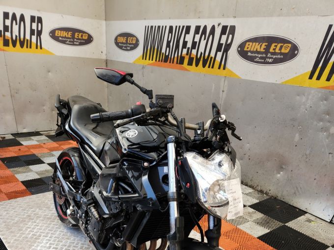YAMAHA XJ6-N 4
