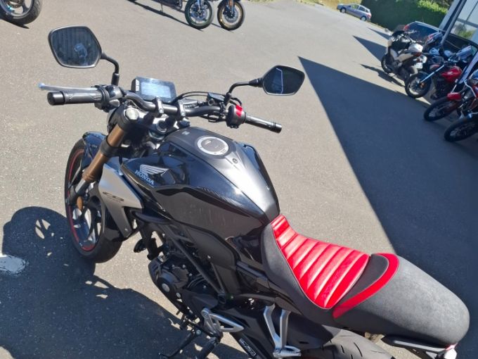 HONDA CB 300R 4