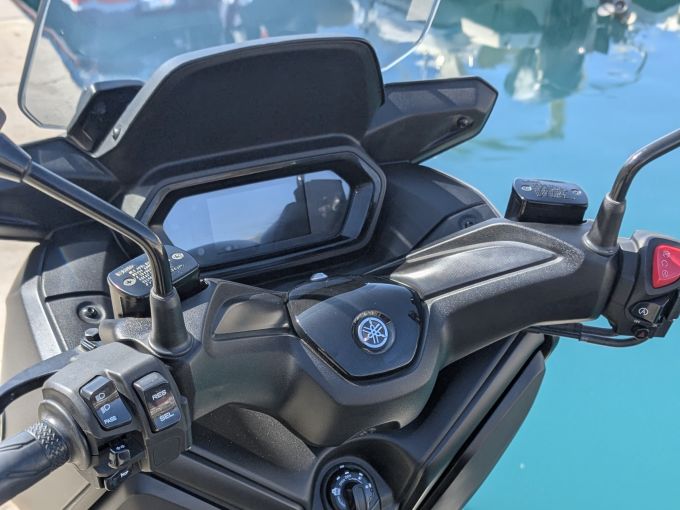 YAMAHA X-MAX 125 4