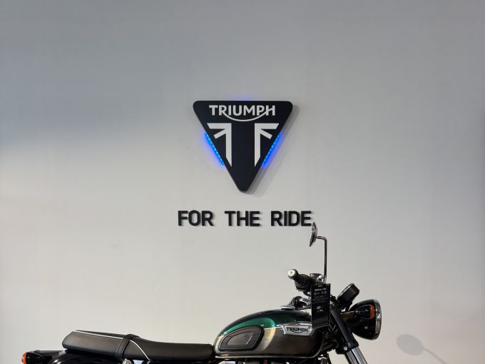 TRIUMPH BONNEVILLE T100 900 4