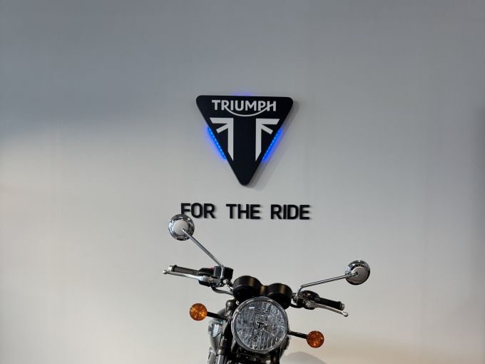 TRIUMPH BONNEVILLE T100 900 4
