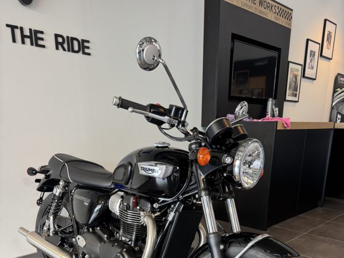 TRIUMPH BONNEVILLE T100 900 4