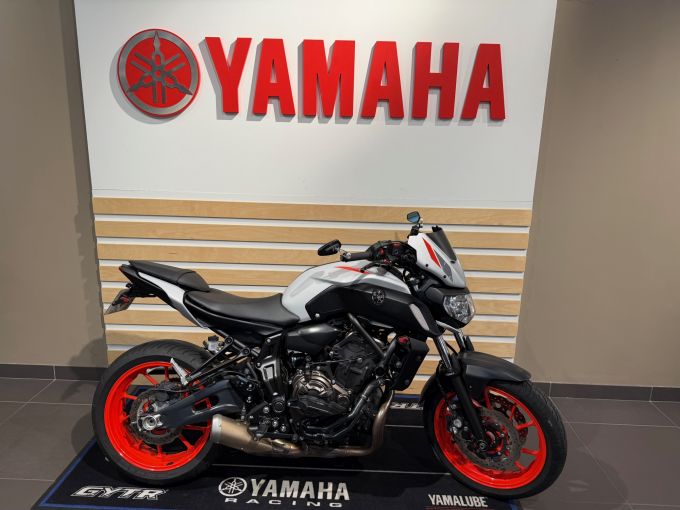 YAMAHA MT-07 (47.5CV) 4