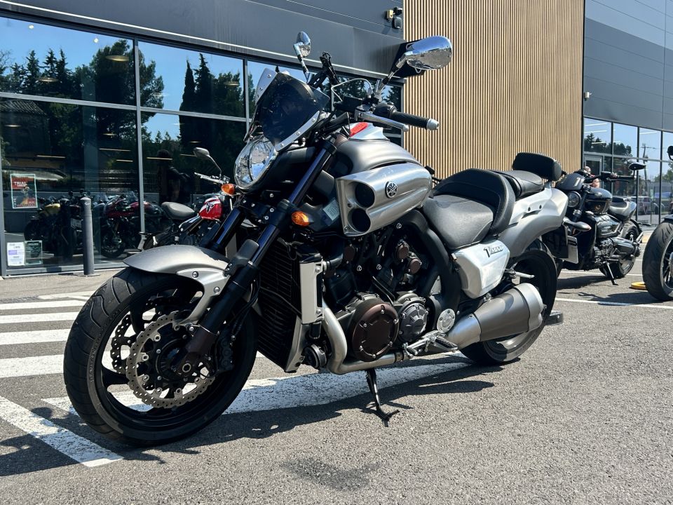 YAMAHA V-MAX 1700 4
