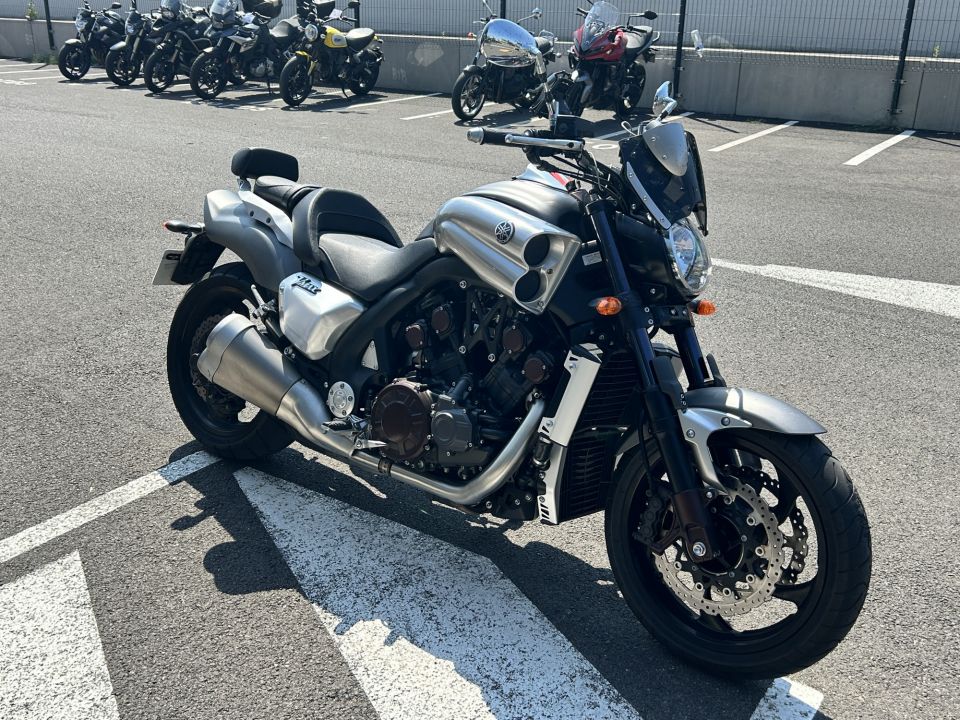 YAMAHA V-MAX 1700 4