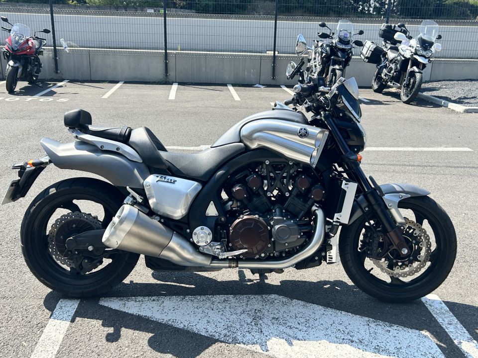 YAMAHA V-MAX 1700 4