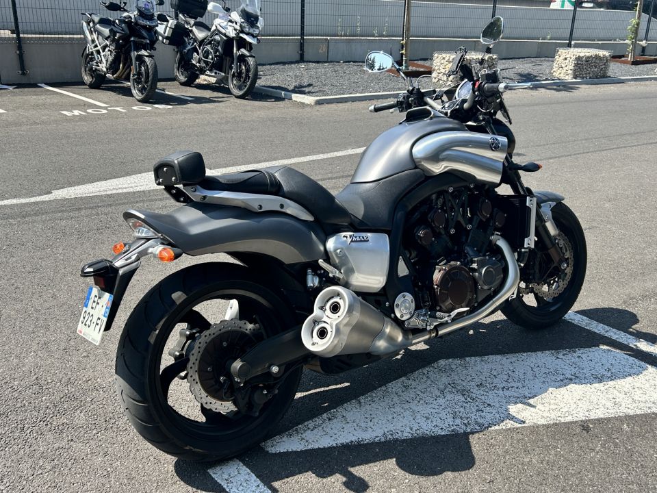 YAMAHA V-MAX 1700 4