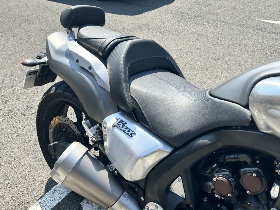 YAMAHA V-MAX 1700 4