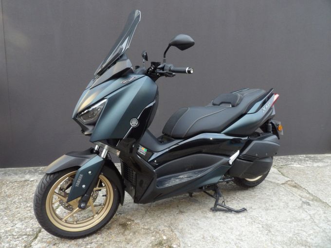 YAMAHA XMAX 300 Tech Max 4