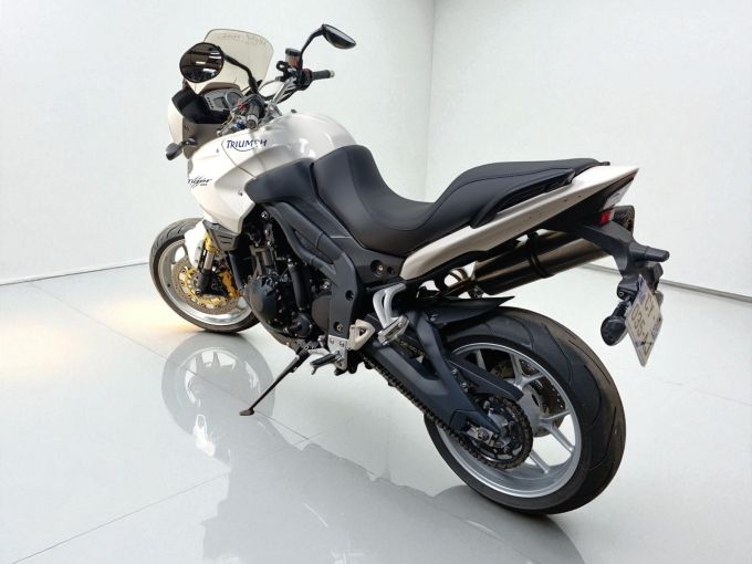 TRIUMPH TIGER 1050 4