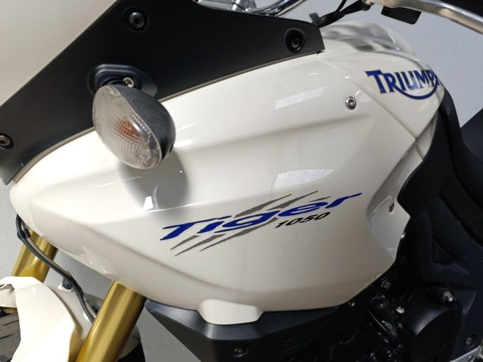 TRIUMPH TIGER 1050 4