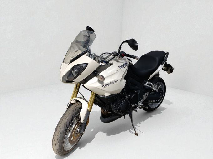 TRIUMPH TIGER 1050 4