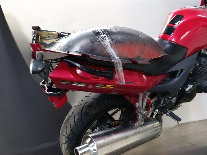 KAWASAKI ZR-7 S 4