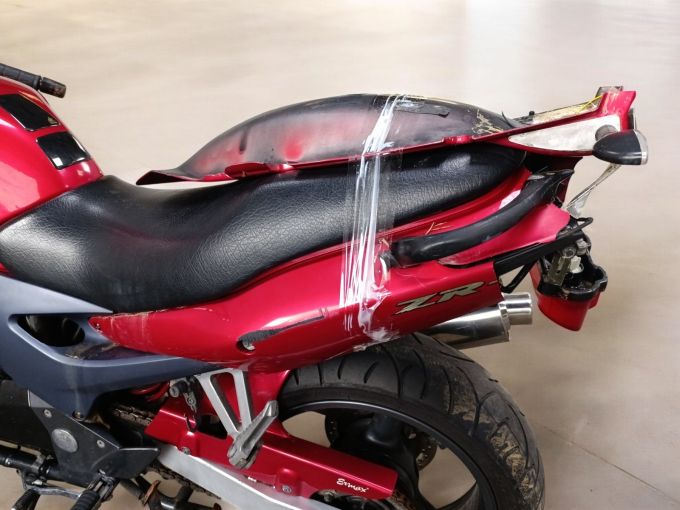 KAWASAKI ZR-7 S 4