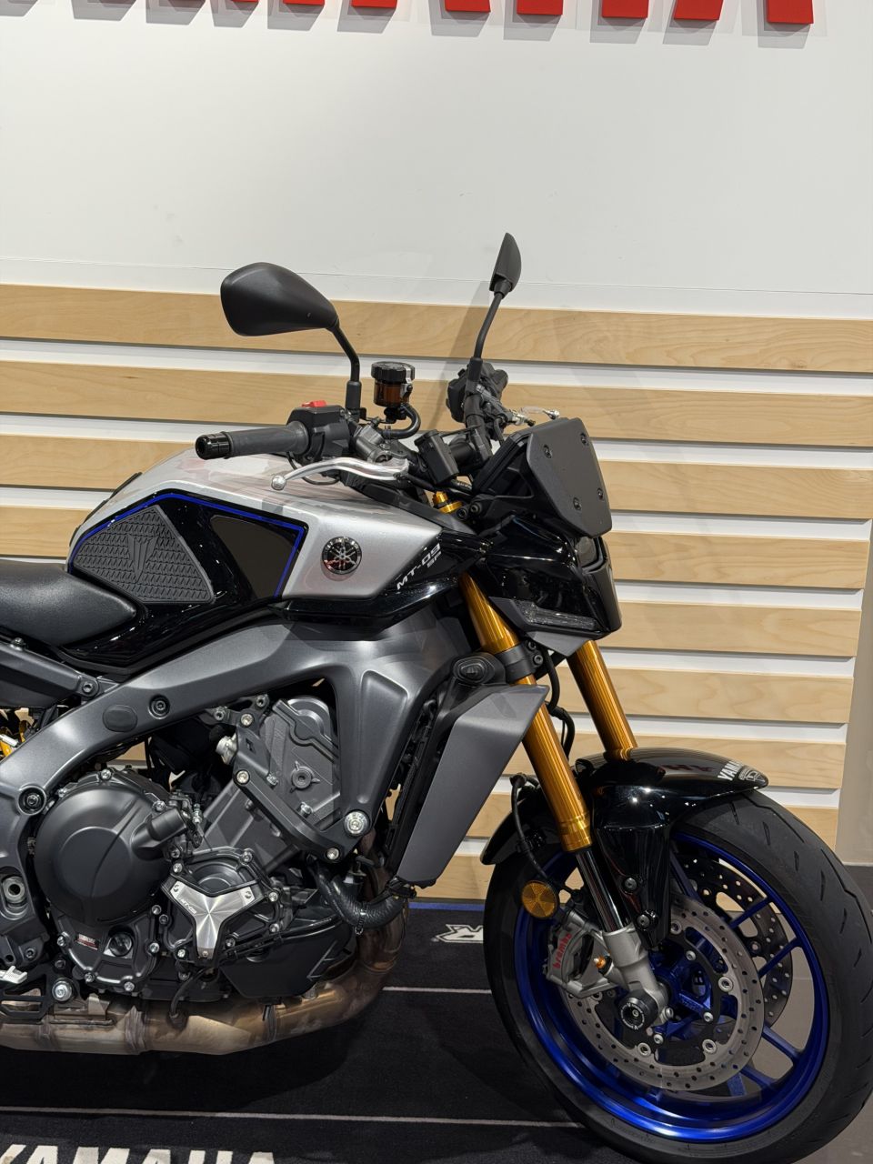 YAMAHA MT-09 SP 4