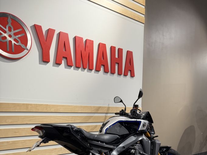 YAMAHA MT-09 SP 4