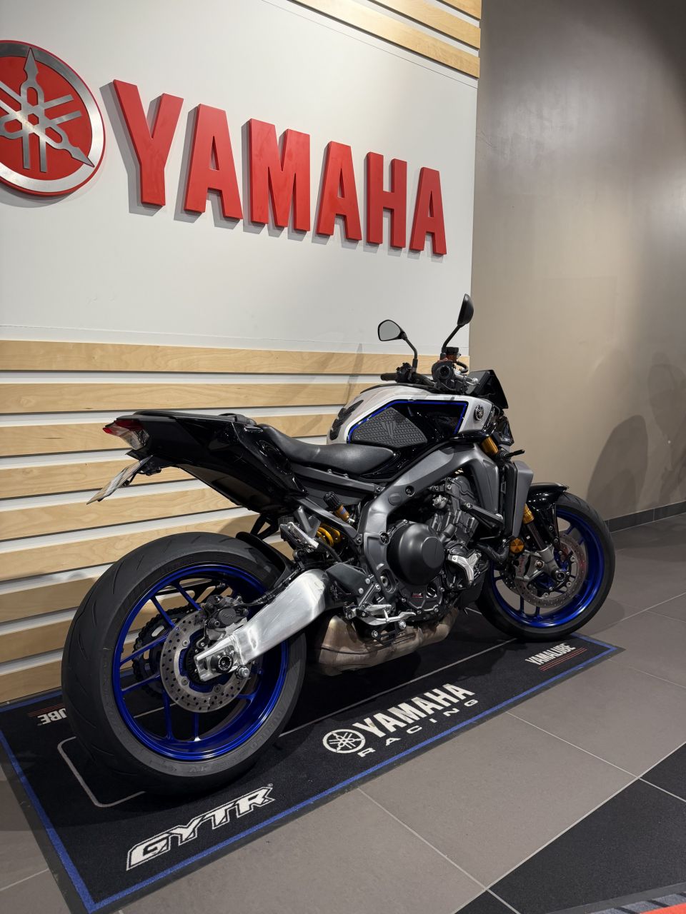 YAMAHA MT-09 SP 4
