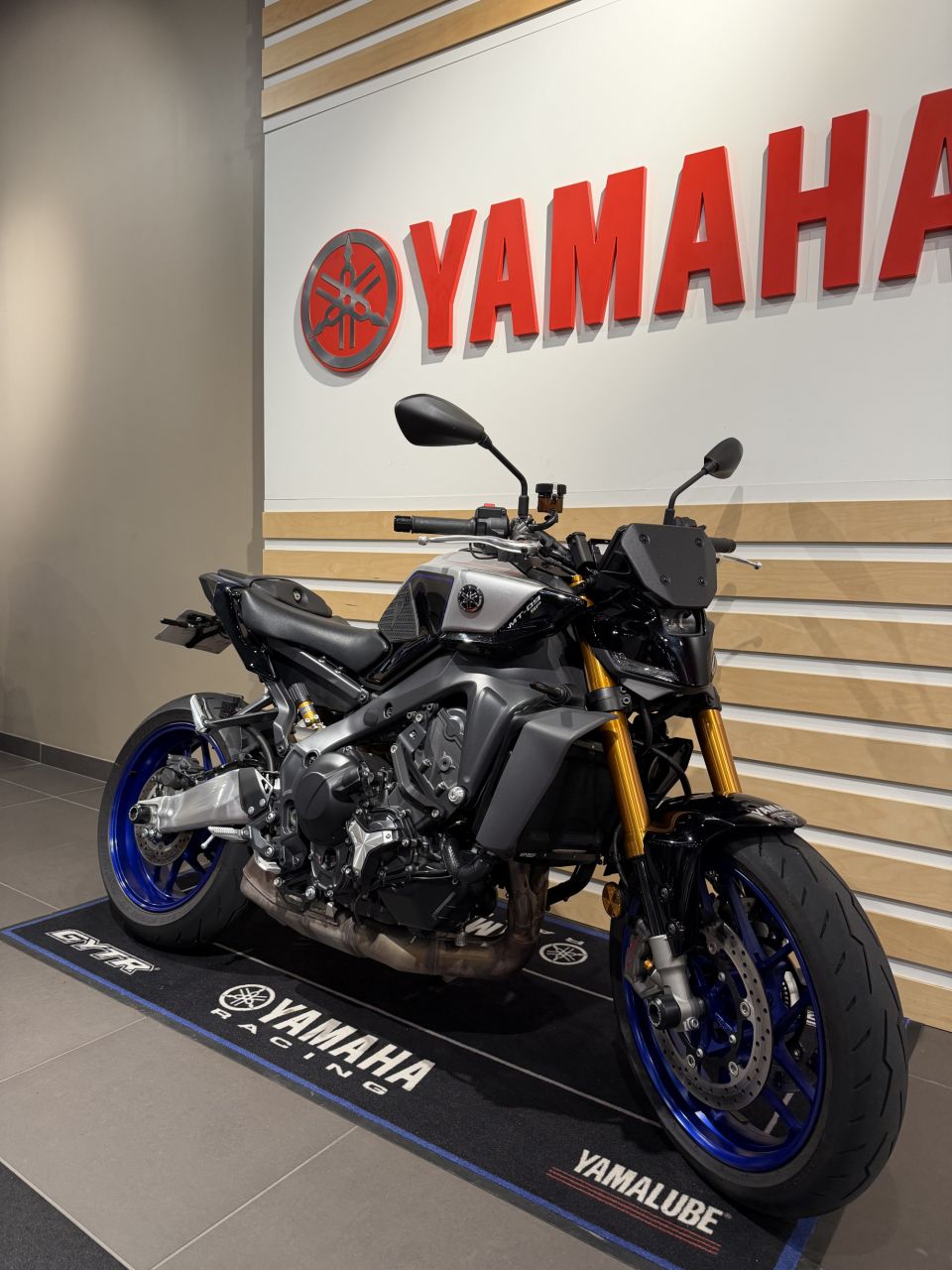 YAMAHA MT-09 SP 4