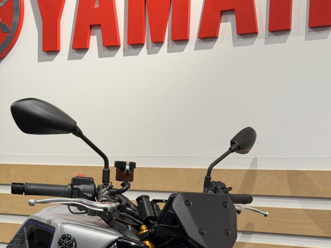 YAMAHA MT-09 SP 4