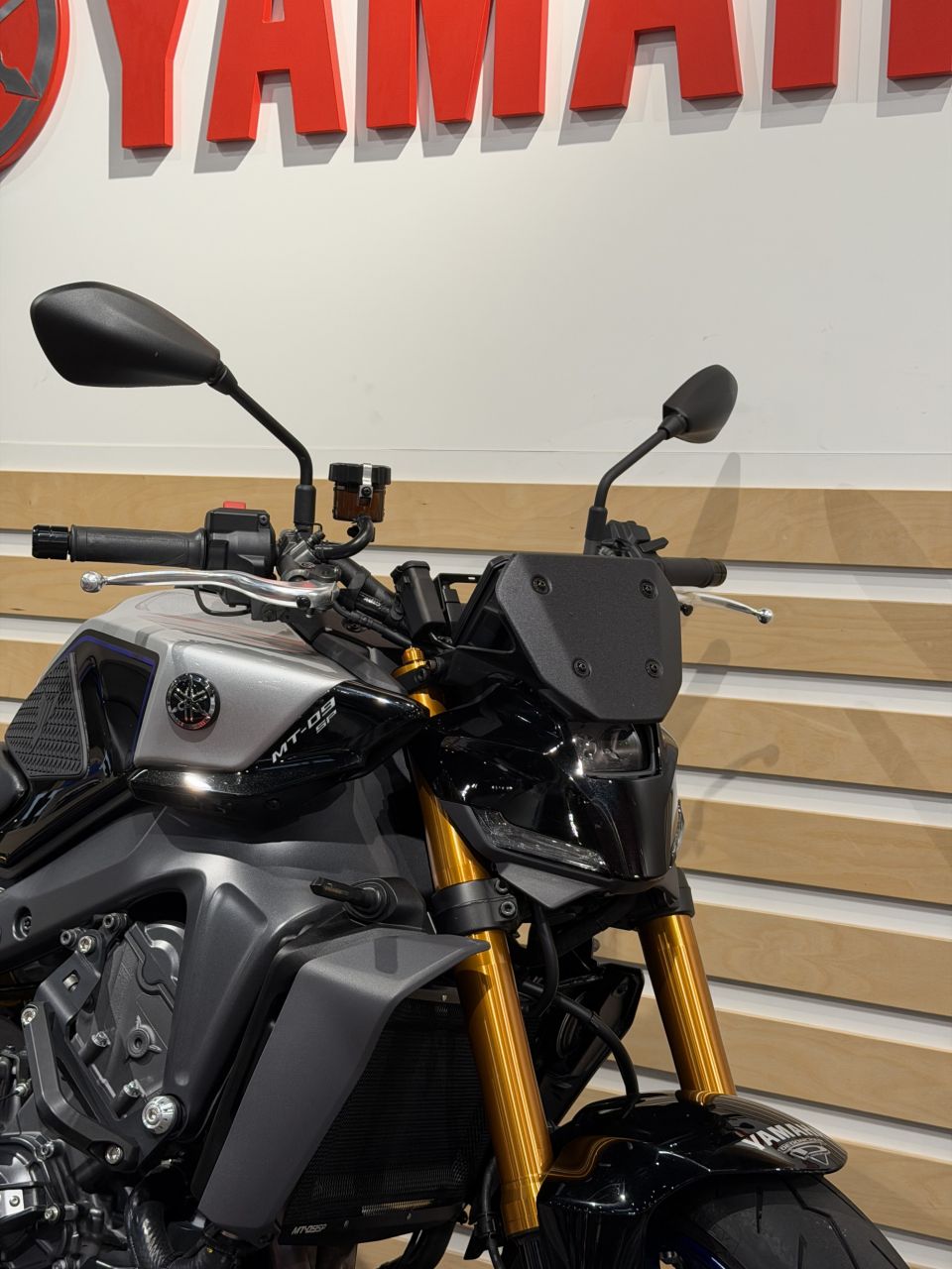 YAMAHA MT-09 SP 4