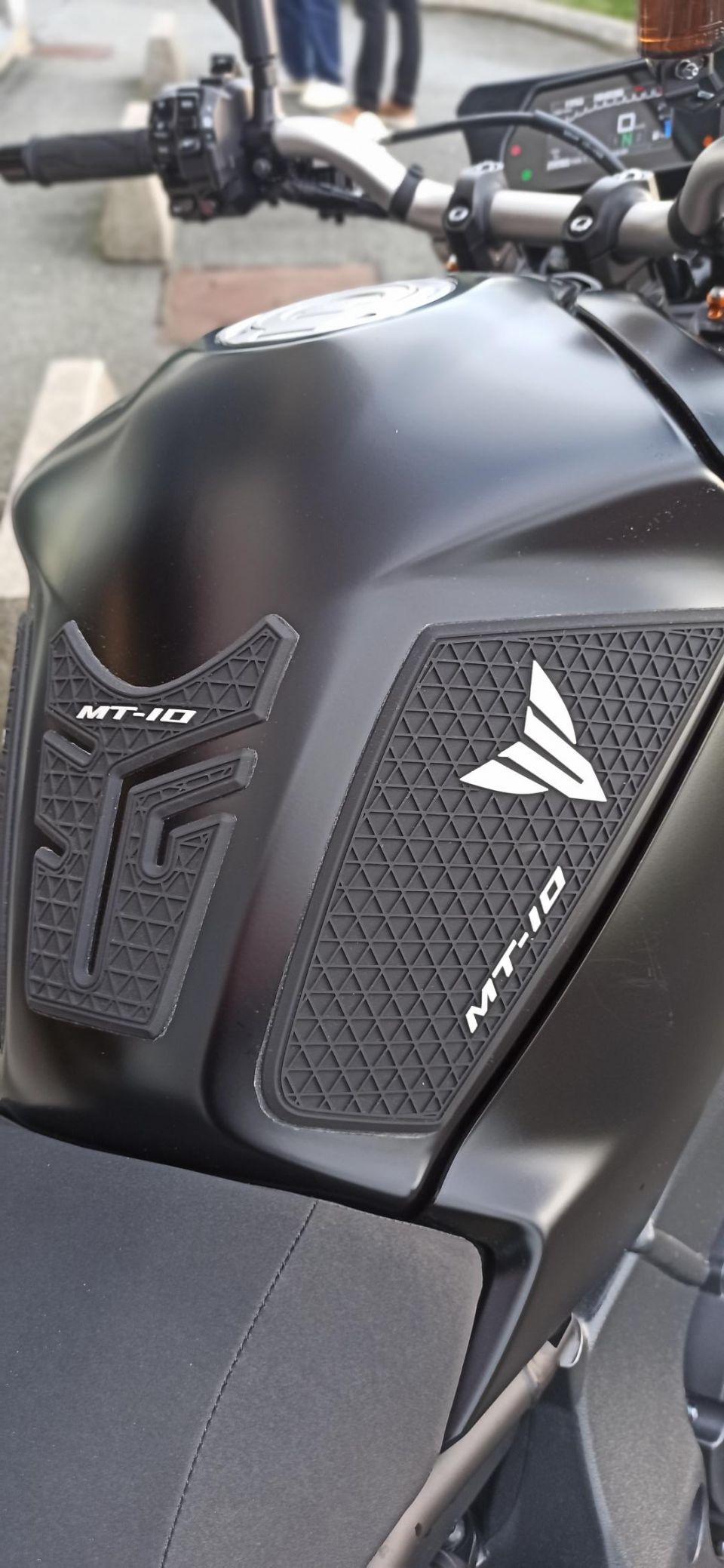 YAMAHA MT-10 4