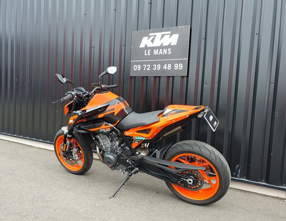 KTM 890 DUKE GP 4