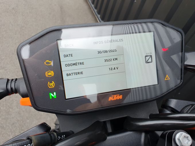 KTM 890 DUKE GP 4