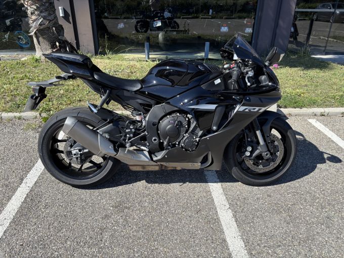 YAMAHA YZF 1000 R1 4