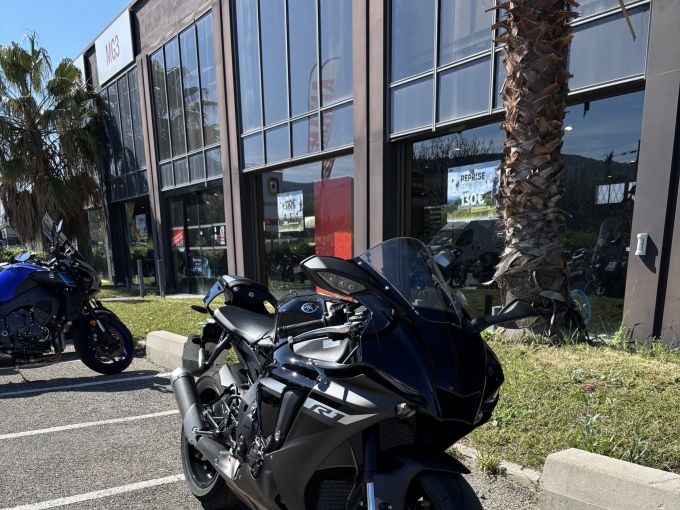 YAMAHA YZF 1000 R1 4